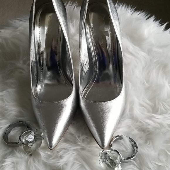 Shoe Republic LA Shoes - Silver Size 10 Shoe Republic Heels